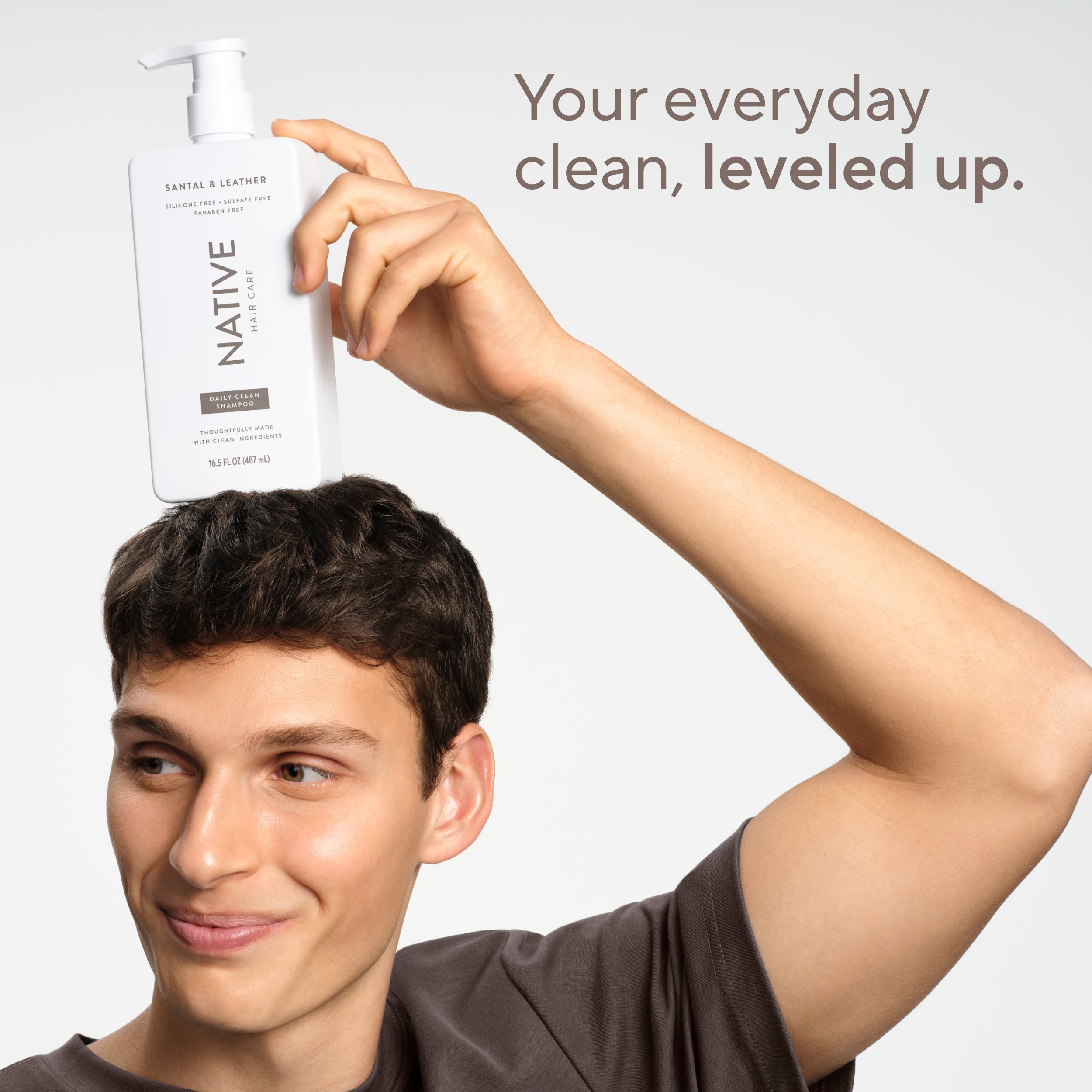 Daily Clean Shampoo Classic Santal and Leather 16.5oz Daily Routine